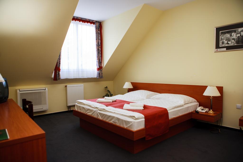 Lipa Hotel Es Etterem Szentgotthárd Værelse billede